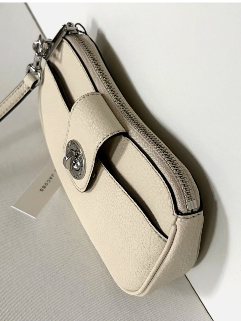 New Marc Jacobs Pouch Wristlet Pebble Leather Marshmallow / Silver